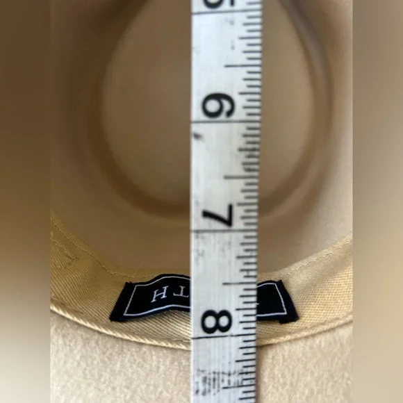 Wyeth NWOT 100% wool beige hat with leather detail - Picture 5 of 6